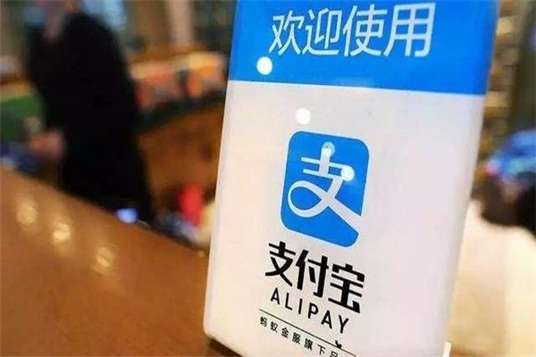 支付宝号卖给别人了，被别人拿去租手机，现在要我偿还，怎么办？